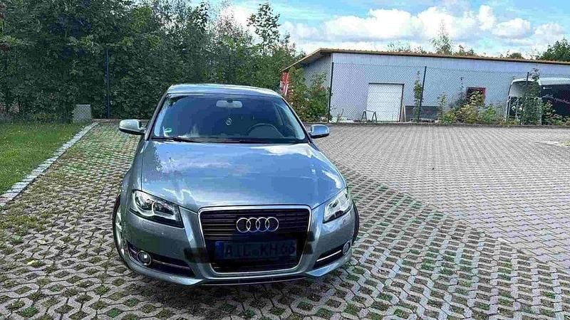 Grau Gebraucht 2010 Audi A3 Sportback Ambition Kombi | 6.500 € (Superpreis) - Bild 1/4