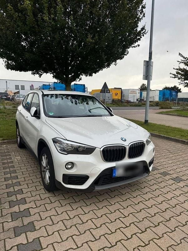 Weiß Gebraucht 2019 BMW X1 Sport Line SUV | 18.000 € (Guter Preis) - Bild 1/4