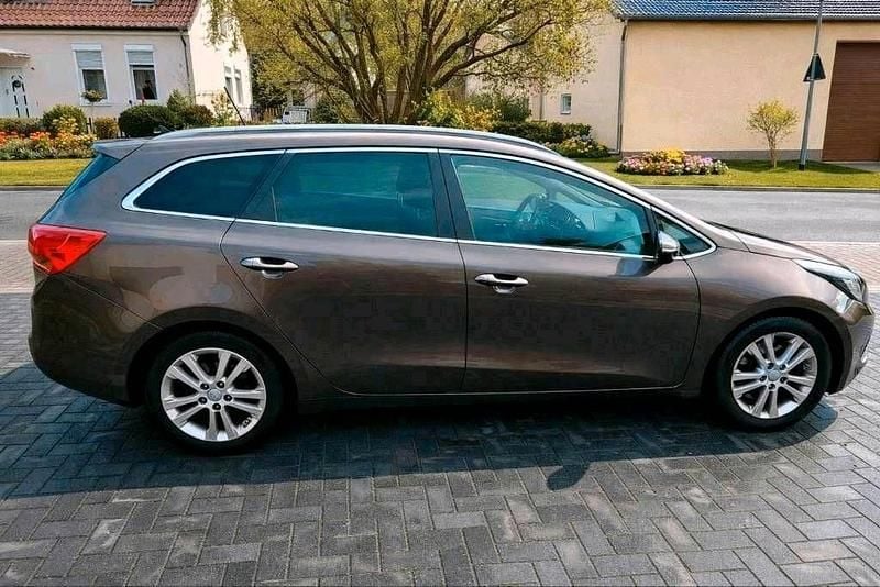 Gebraucht Kia Ceed Sport 135 PS (99 kW) 2015 Braun Kleinwagen