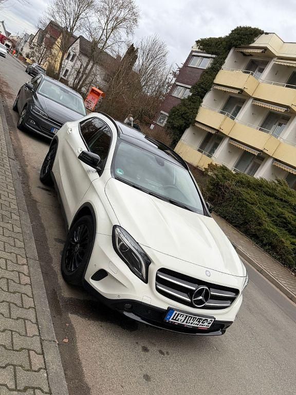 Gebraucht Mercedes GLA220 170 PS (125 kW) 2014 Weiß SUV