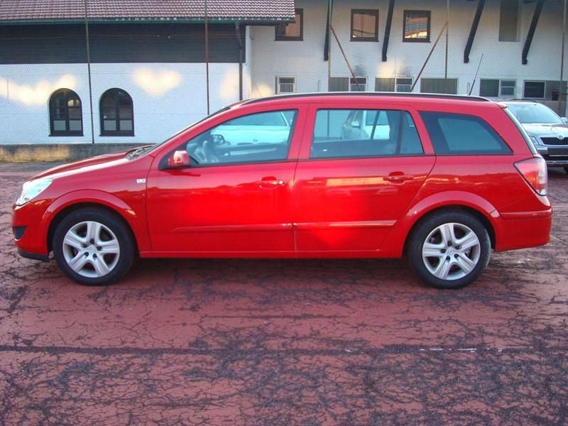 Gebraucht Opel Astra Edition 110 PS (80 kW) 2009 Rot Kombi