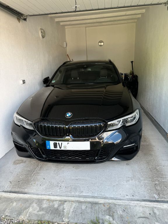 Schwarz Gebraucht 2020 BMW 330 M Sport Kombi | 34.500 € (Fairer Preis) - Bild 1/4