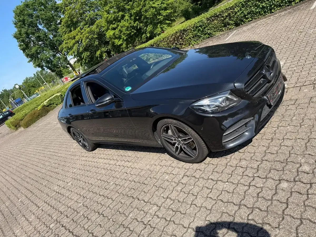 Gebraucht Mercedes E350 AMG line 300 PS (220 kW) 2020 Schwarz Limousine