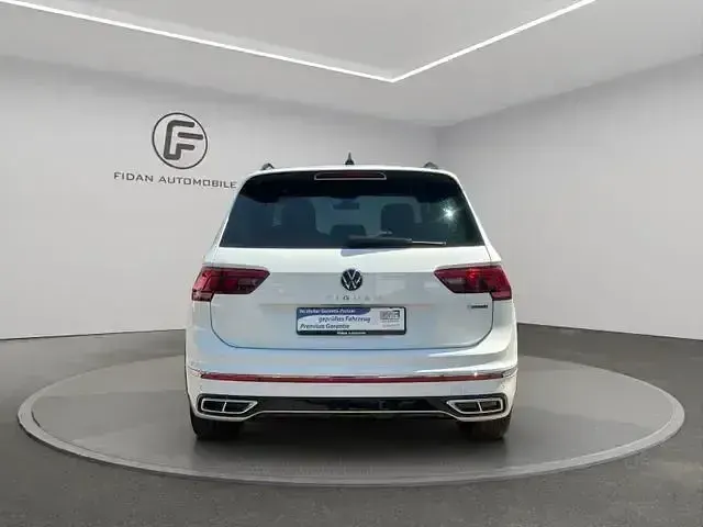 Gebraucht VW Tiguan R-line 200 PS (147 kW) 2023 Weiß SUV