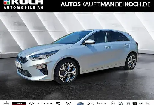 Gebraucht Kia Ceed Spirit 140 PS (102 kW) 2019 Silber Kleinwagen