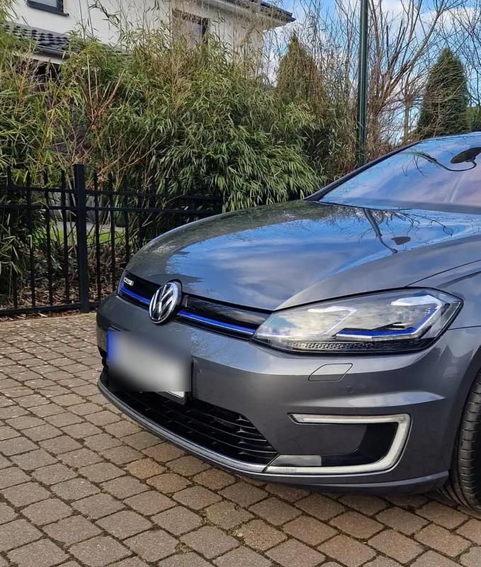 Grau Gebraucht 2017 VW e-Golf Kleinwagen | 14.000 € (Etwas zu teuer) - Bild 1/4