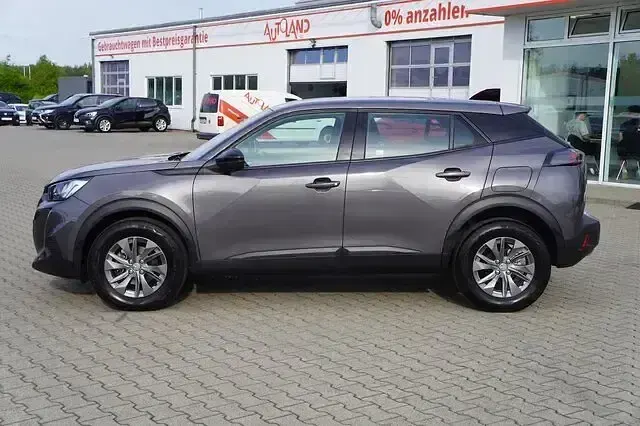 Gebraucht Peugeot 2008 Active 131 PS (96 kW) 2023 Platinum grau SUV