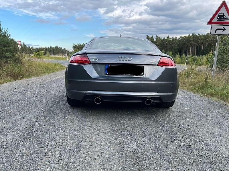 Gebraucht Audi TT 184 PS (135 kW) 2017 Grau Coupé