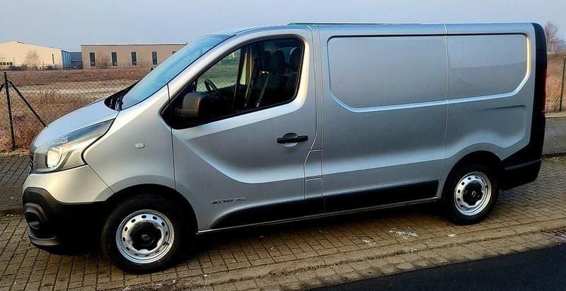 Gebraucht Renault Trafic Komfort 145 PS (106 kW) 2017 Grau Van / Kleinbus
