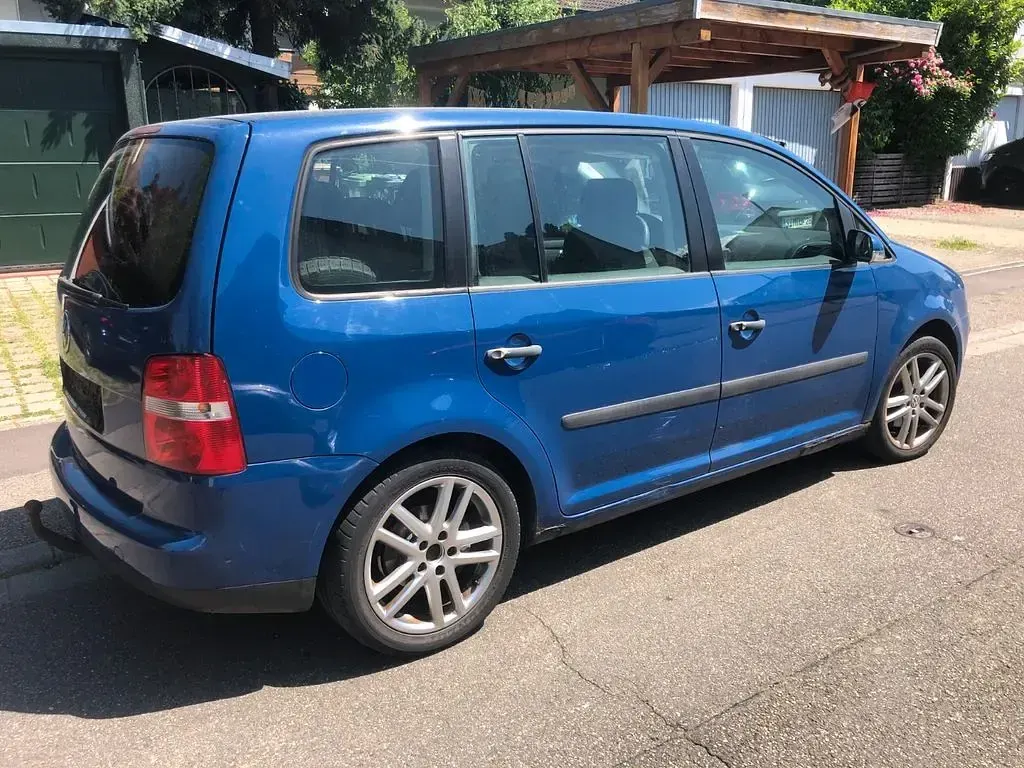 Gebraucht VW Touran 105 PS (77 kW) 2004 Blau Van / Kleinbus