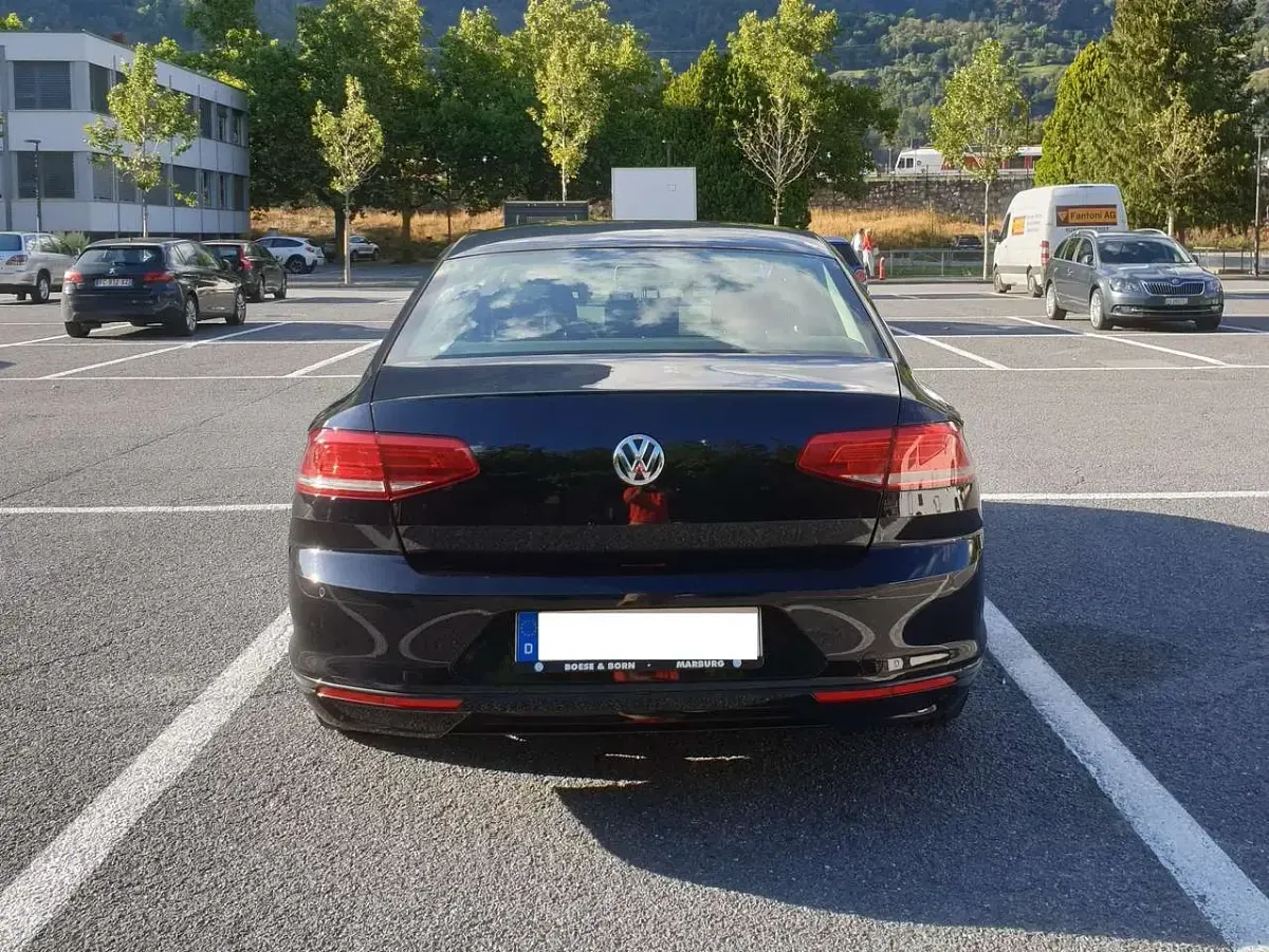 Gebraucht VW Passat Trendline 120 PS (88 kW) 2016 Schwarz Limousine