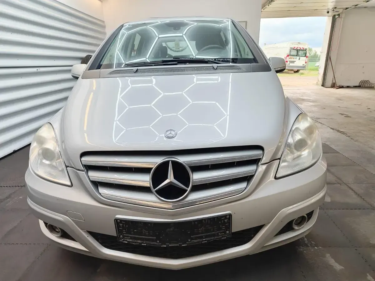 Gebraucht Mercedes B180 109 PS (80 kW) 2010 Silber Van / Kleinbus
