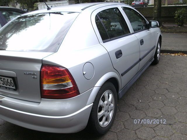 Gebraucht Opel Astra 84 PS (61 kW) 2002 Silber metallic Limousine