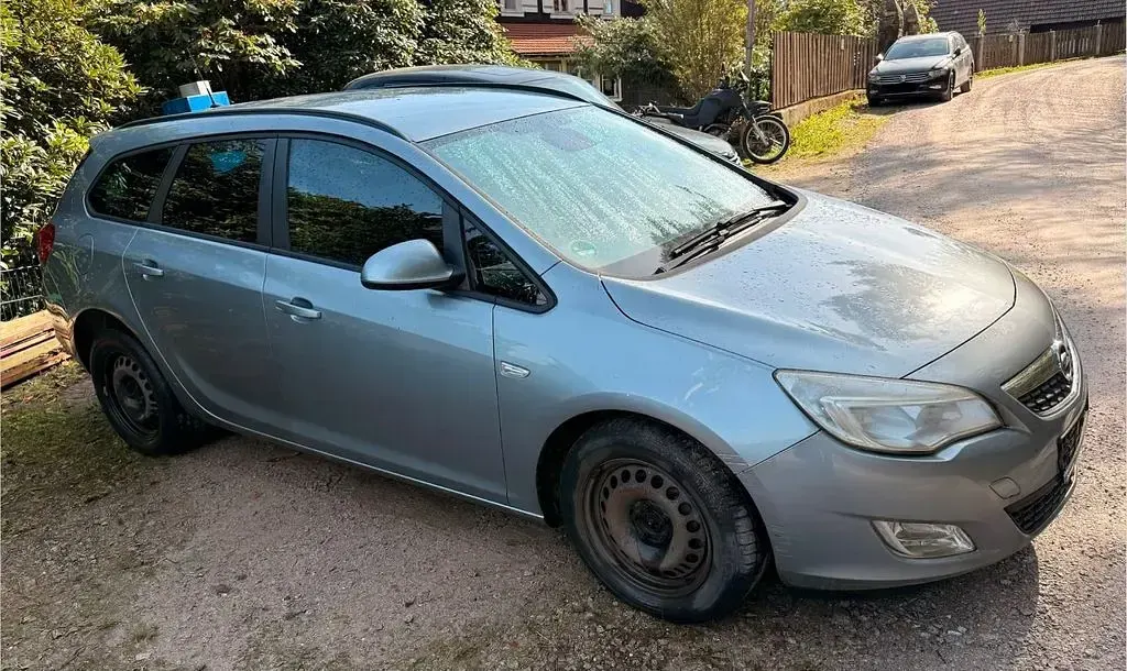 Gebraucht Opel Astra Design Edition 116 PS (85 kW) 2011 Kombi