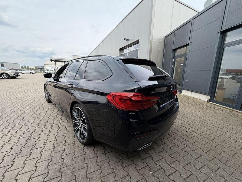 Gebraucht BMW 540 M Sport 320 PS (235 kW) 2017 Saphirschwarzmet. Kombi