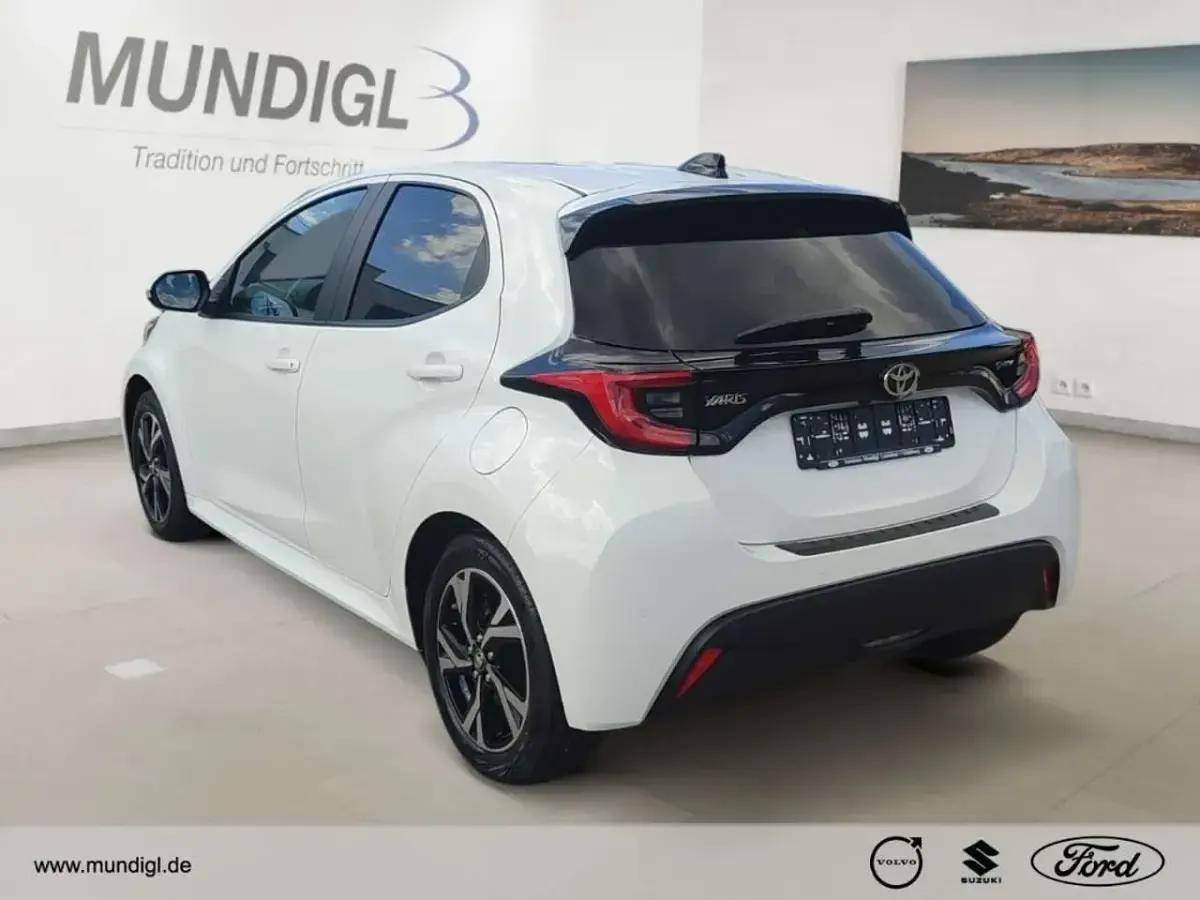 Gebraucht Toyota Yaris Hybrid 92 PS (67 kW) 2025 Super white 2 Kleinwagen