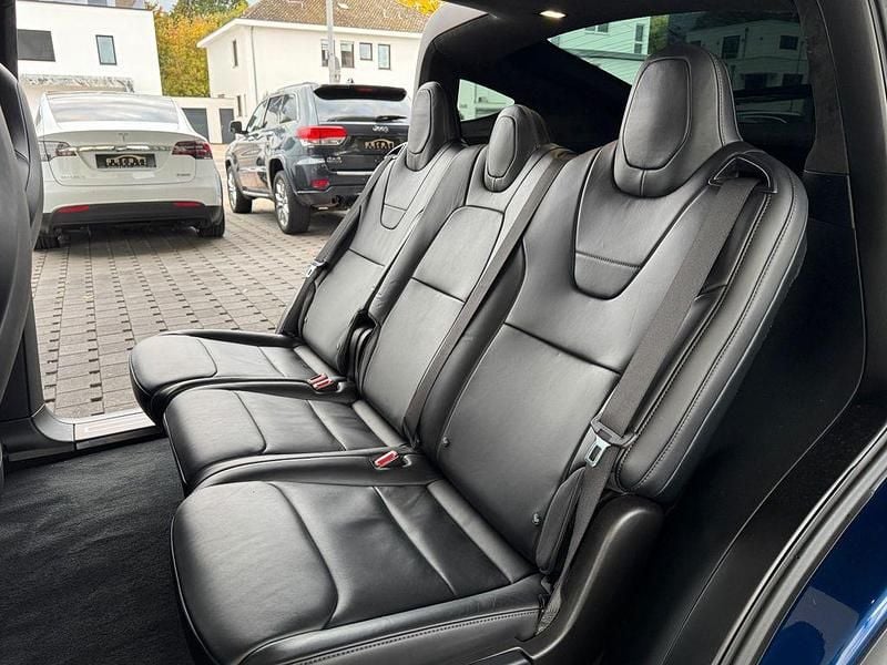 Second-hand Tesla Model X 397 kW (541 CP) 2017 Albastru SUV