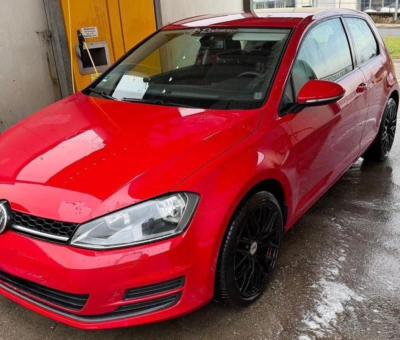 Gebraucht VW Golf VII Trendline 86 PS (63 kW) 2015 Rot Limousine