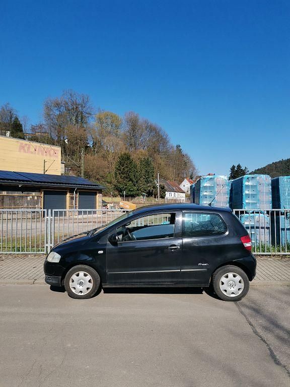Gebraucht VW Fox 54 PS (39 kW) 2008 Schwarz Kleinwagen