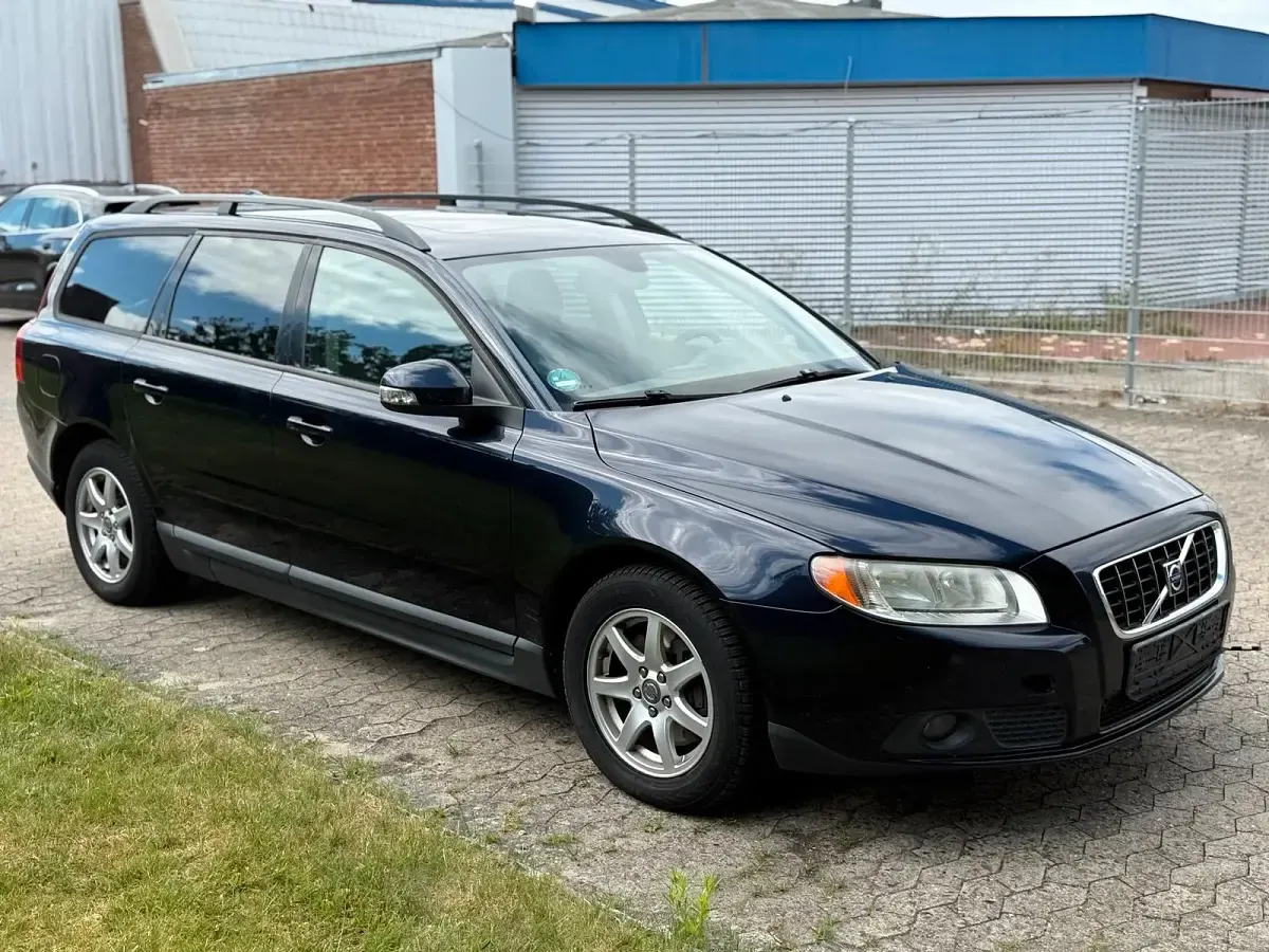 Gebraucht Volvo V70 Kinetic 185 PS (136 kW) 2008 Blau Kombi