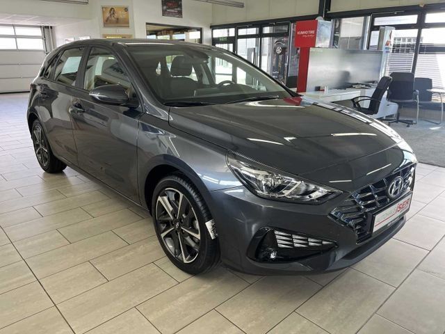 Gebraucht Hyundai i30 Pure 110 PS (80 kW) 2024 Grau metallic Limousine