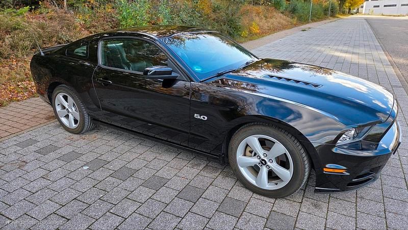 Schwarz Gebraucht 2013 Ford Mustang GT Limousine | 28.850 € - Bild 1/4
