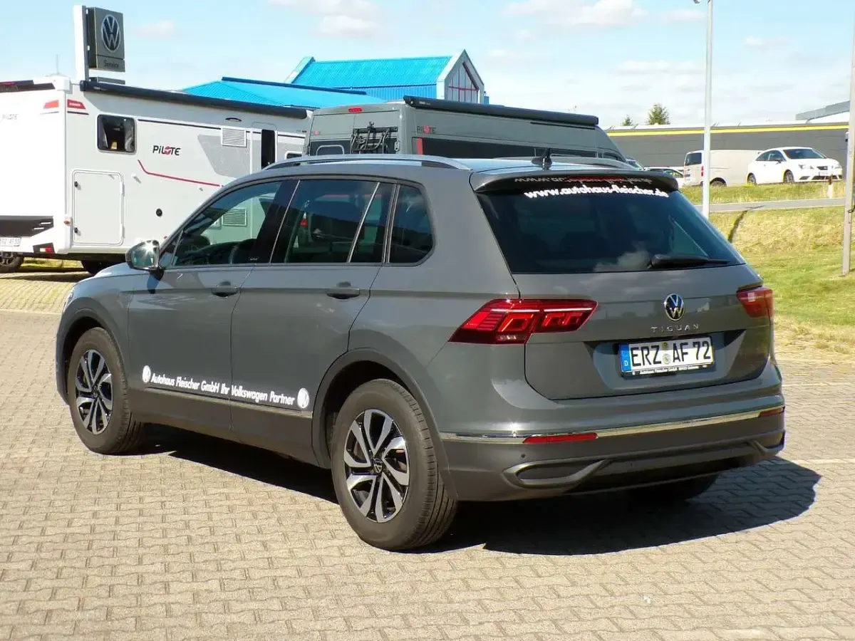 Gebraucht VW Tiguan Active 150 PS (110 kW) 2022 Grau SUV