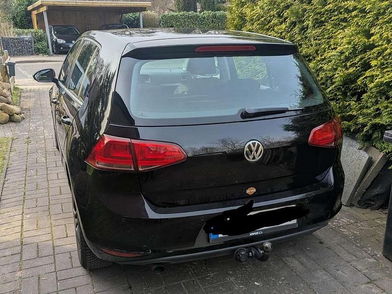 Second-hand VW Golf VII Trendline 105 CP (77 kW) 2013 Negru Berlinǎ