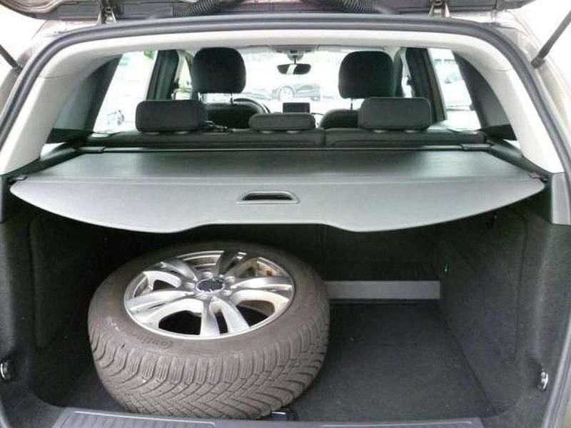 Gebraucht Mercedes 180 122 PS (89 kW) 2012 Mountaingraumet. (metallic) Limousine