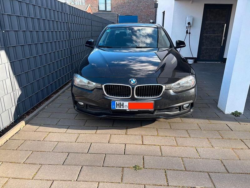 Gebraucht BMW 318 Advantage 150 PS (110 kW) 2016 Schwarz Limousine