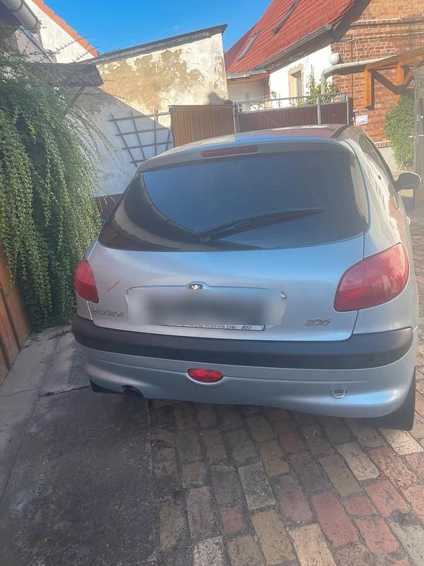 Weiß Gebraucht 2003 Peugeot 206 Kombi | 400 € - Bild 1/4