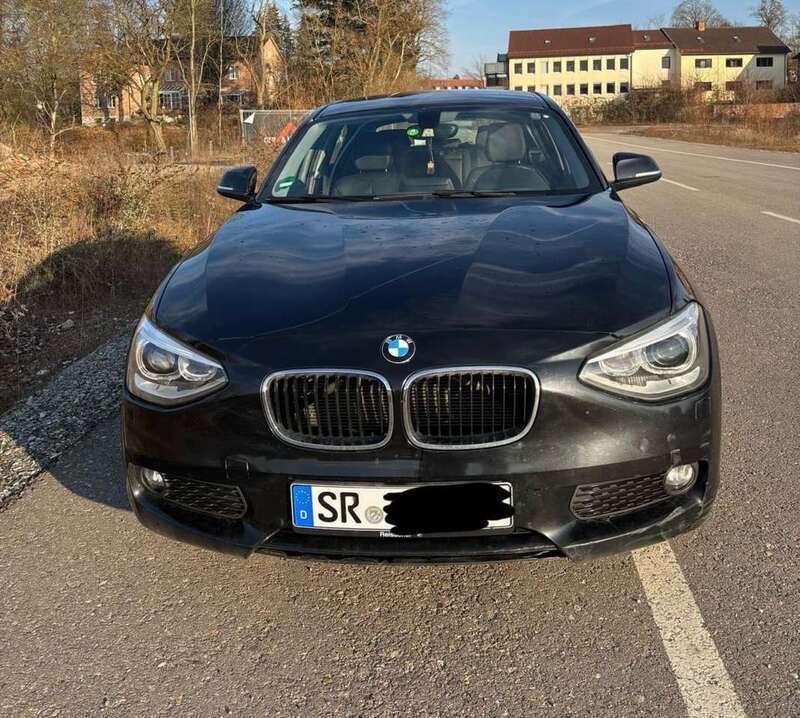Schwarz Gebraucht 2015 BMW 118 Sport Line Kleinwagen | 9.500 € (Fairer Preis) - Bild 1/4
