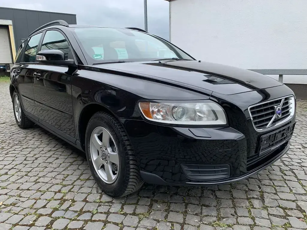 Używany Volvo V50 170 KM (125 kW) 2008 Czarny Kombi