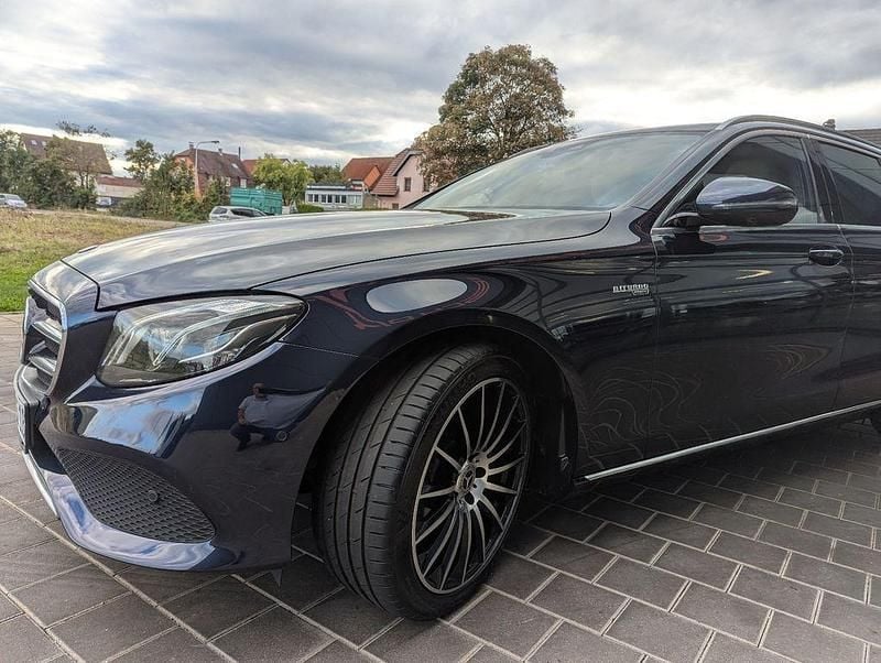 Blau Gebraucht 2020 Mercedes E200 Limousine | 23.799 € (Guter Preis) - Bild 1/4