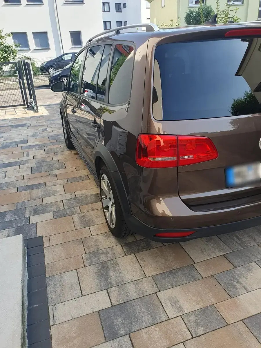 Gebraucht VW Touran Cross 170 PS (125 kW) 2012 Braun Van / Kleinbus