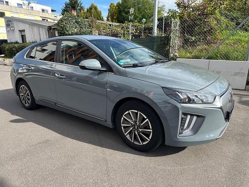 Grau Gebraucht 2020 Hyundai Ioniq Premium Kleinwagen | 14.999 € (Fairer Preis) - Bild 1/4