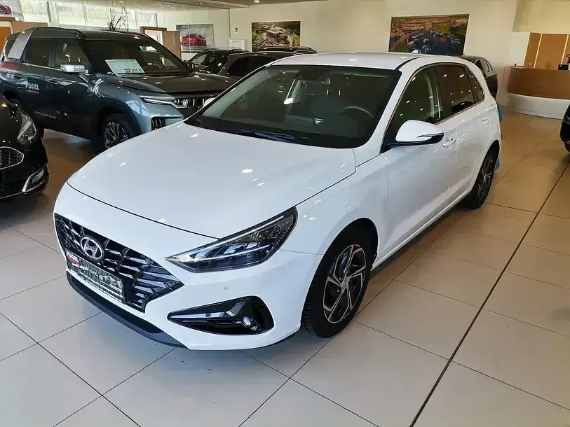 Gebraucht Hyundai i30 120 PS (88 kW) 2022 Weiß Limousine