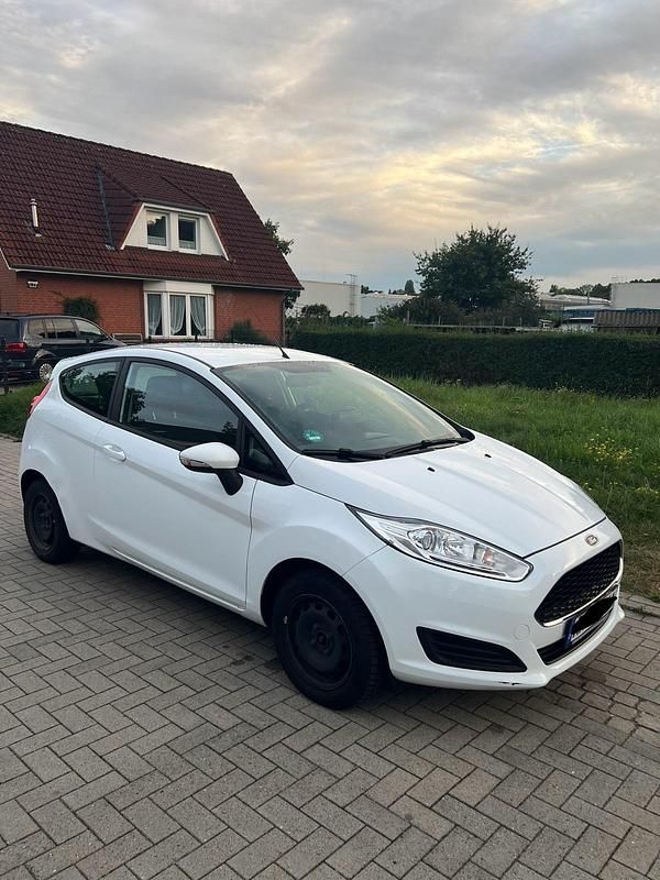 Weiß Gebraucht 2017 Ford Fiesta Kleinwagen | 5.500 € (Guter Preis) - Bild 1/4