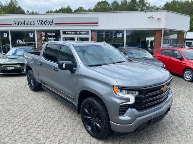 Grau Neu 2025 Chevrolet Silverado SUV | 75.990 € (Guter Preis) - Bild 1/4