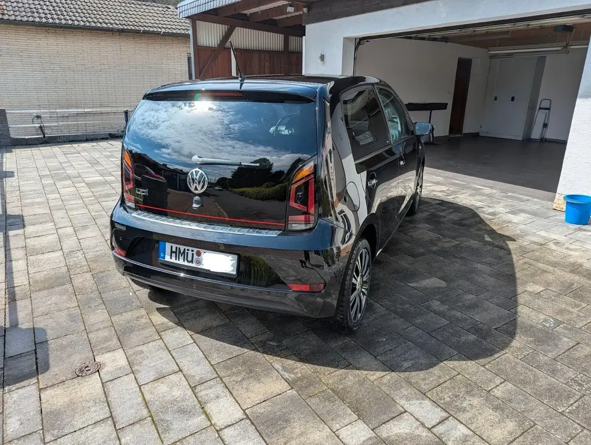Usado VW up! IQ Drive 60 HP (44 kW) 2019 Preto Citadino
