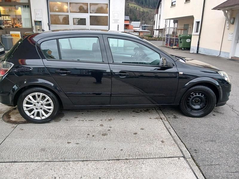 Gebraucht Opel Astra 140 PS (102 kW) 2009 Schwarz Kleinwagen