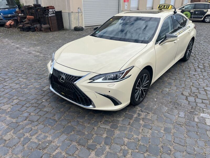 Gelb Gebraucht 2024 Lexus ES300 Limousine | 43.000 € (Fairer Preis) - Bild 1/4