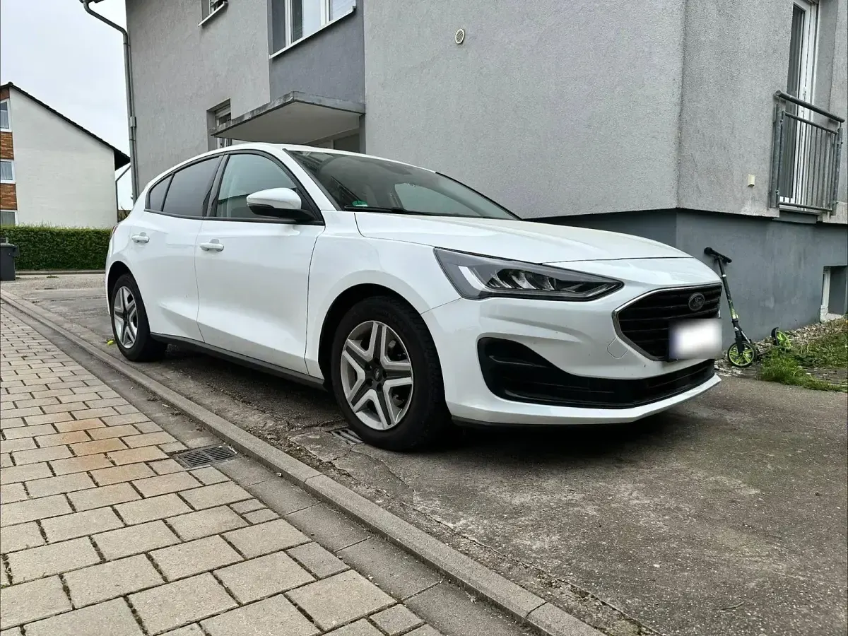 Gebraucht Ford Focus Cool & Connect 101 PS (74 kW) 2022 Weiß Limousine