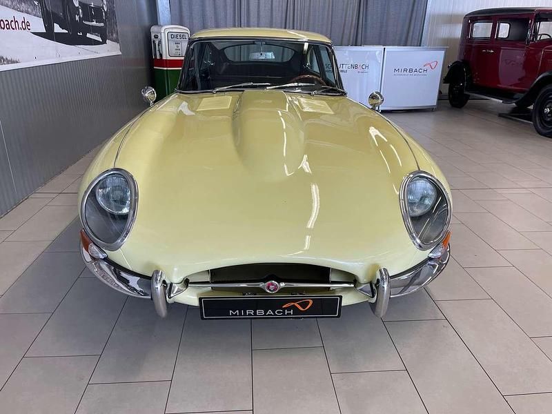 Gebraucht Jaguar E-Type 179 PS (131 kW) 1966 Pale primerose yellow Coupé