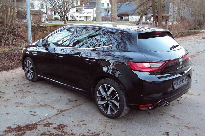 Gebraucht Renault Mégane IV 132 PS (97 kW) 2017 Schwarz Limousine