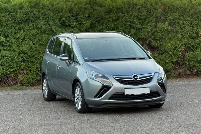 Silber Gebraucht 2014 Opel Zafira Tourer Active Van / Kleinbus | 8.999 € (Guter Preis) - Bild 1/4