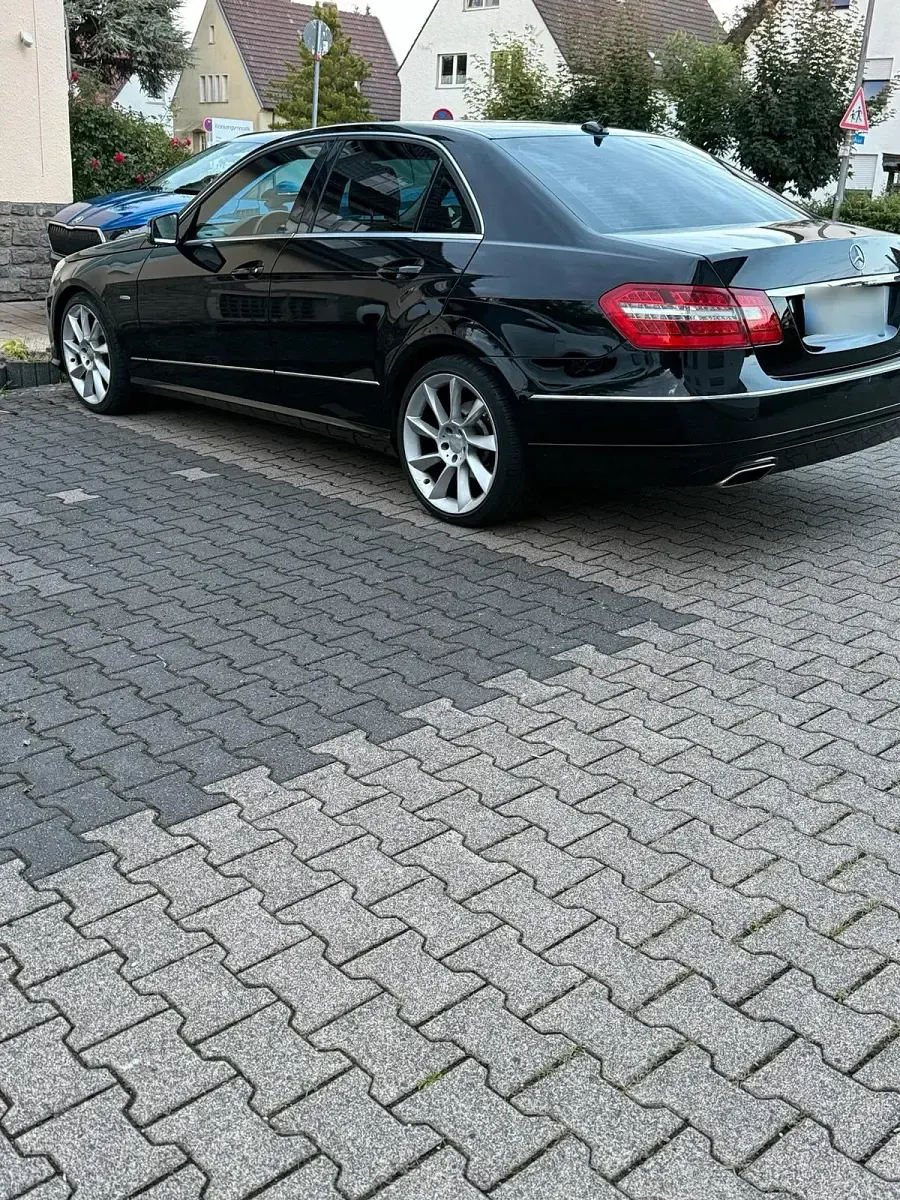 Gebraucht Mercedes E220 170 PS (125 kW) 2010 Schwarz Limousine