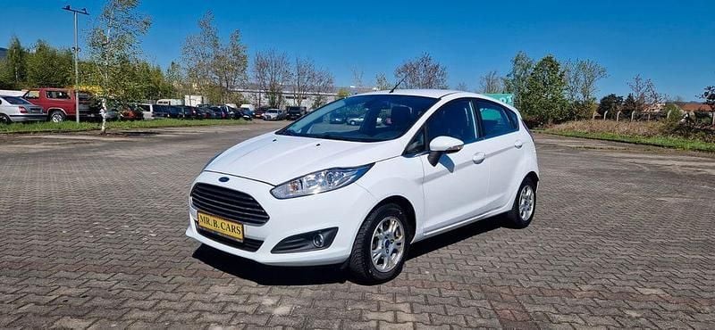 Gebraucht Ford Fiesta 101 PS (74 kW) 2017 Weiß Kleinwagen