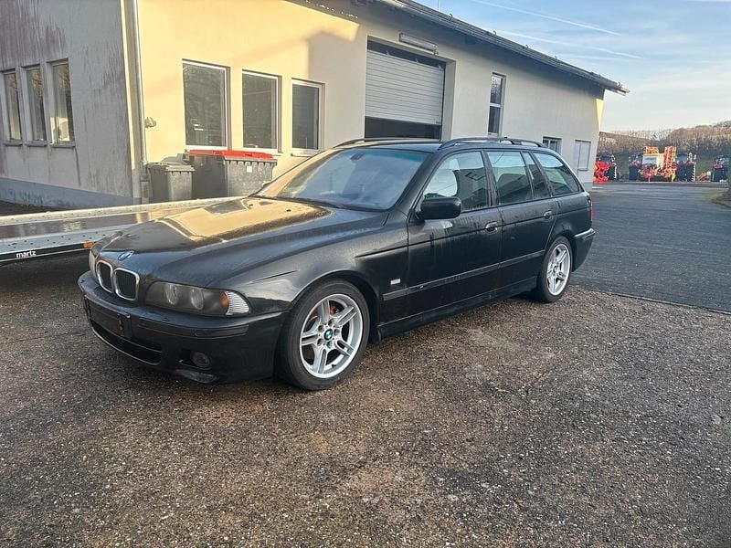Schwarz Gebraucht 2002 BMW 530 M Sport Kombi | 5.500 € (Fairer Preis) - Bild 1/4