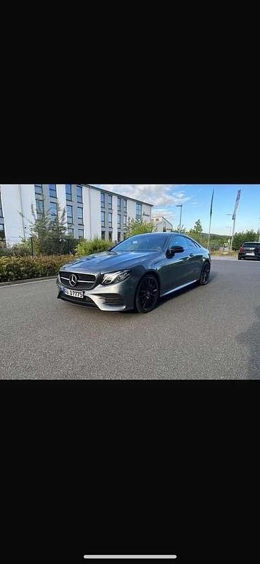 Gebraucht 2019 Mercedes E220 AMG line Coupé | 33.500 € (Guter Preis) - Bild 1/4